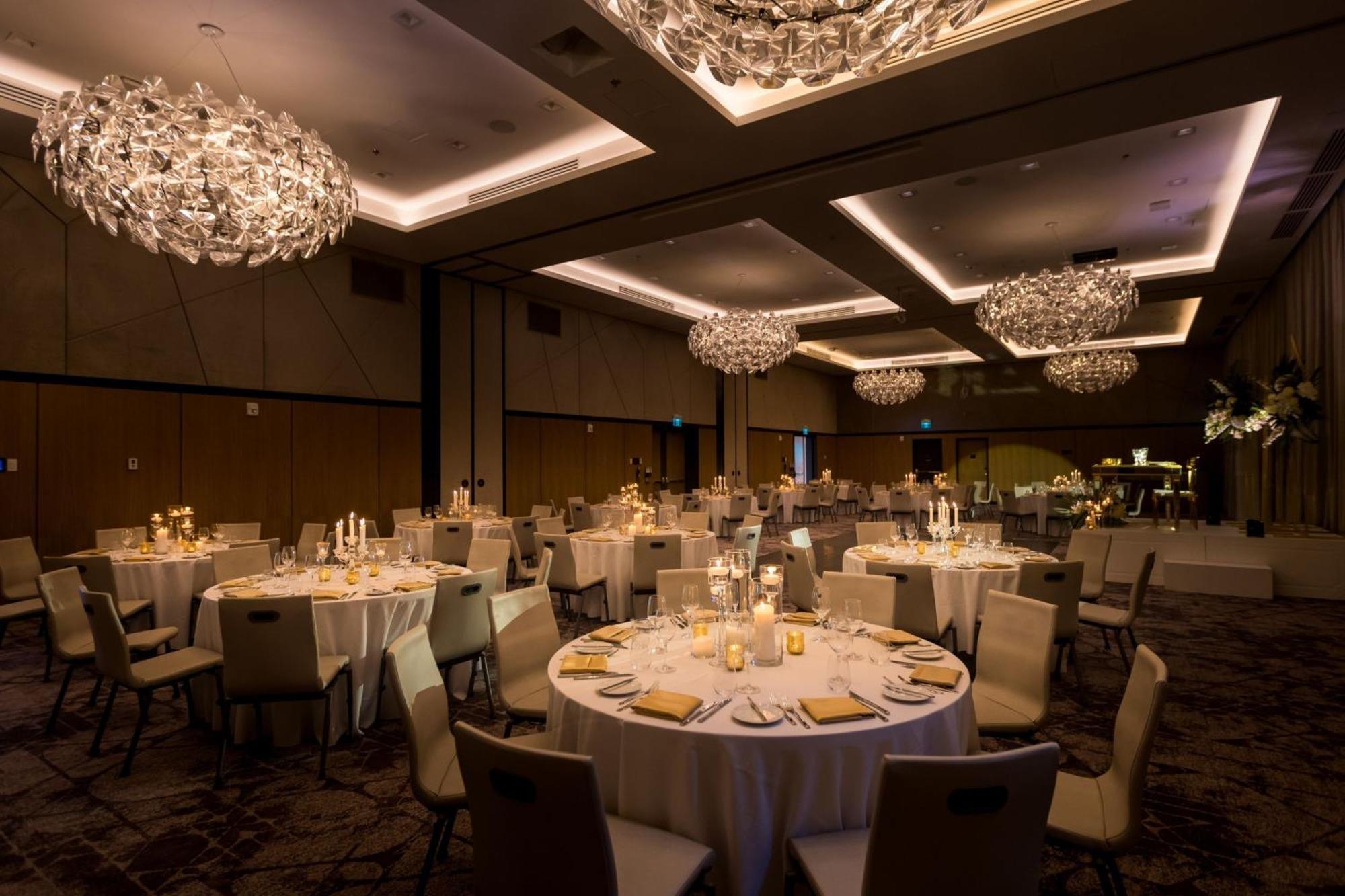 Humaniti Hotel Montreal, Autograph Collection Экстерьер фото