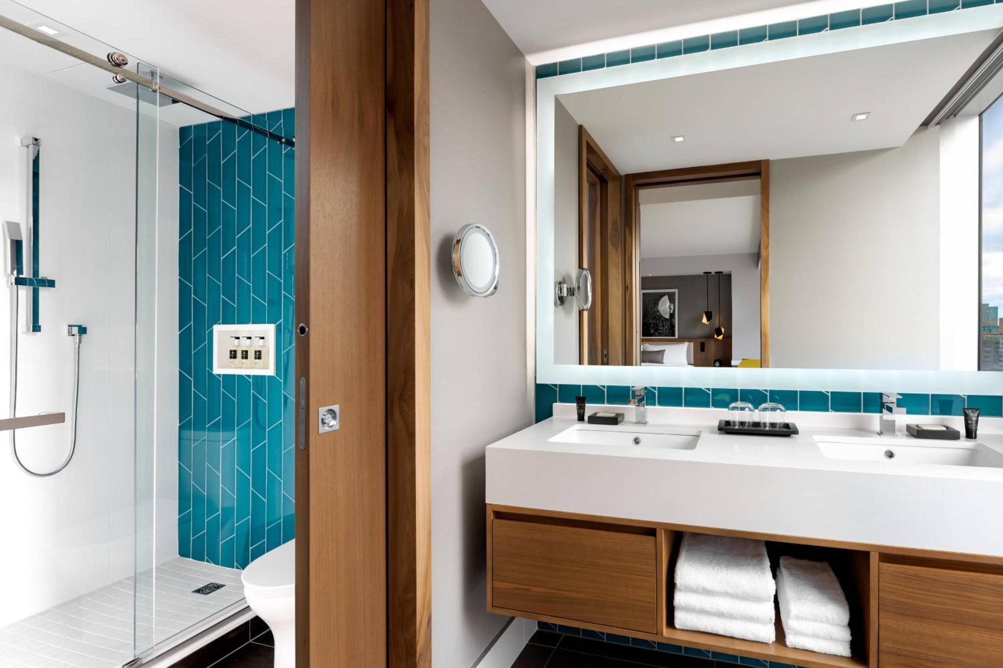 Humaniti Hotel Montreal, Autograph Collection Экстерьер фото