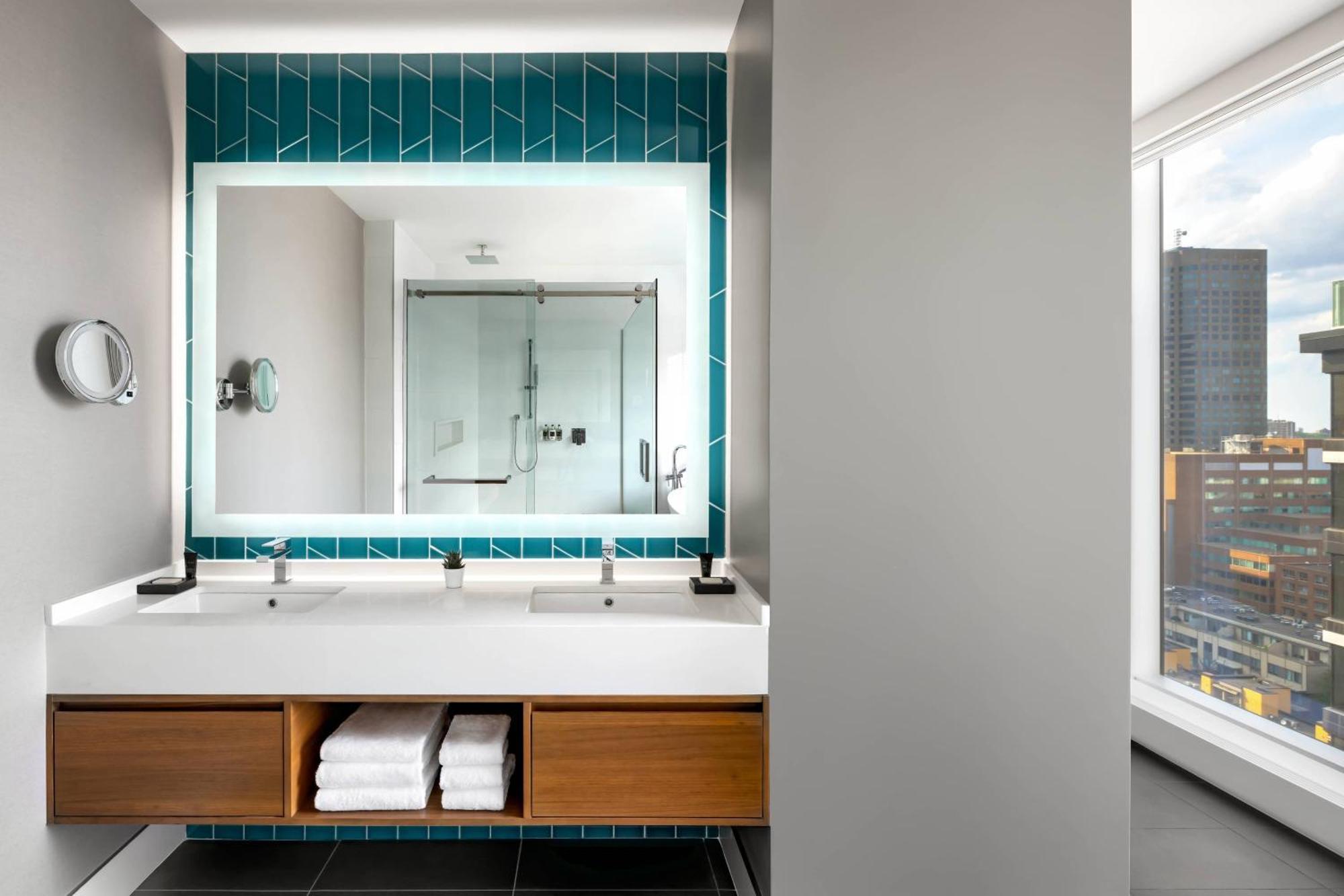 Humaniti Hotel Montreal, Autograph Collection Экстерьер фото
